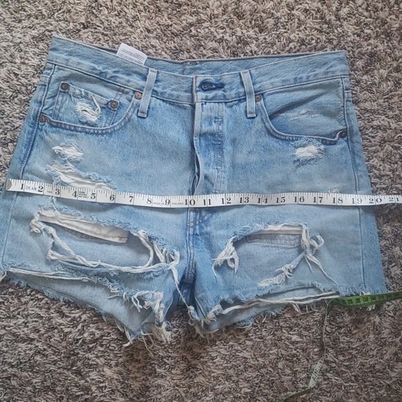 Levi Shorts - Picture 7 of 8
